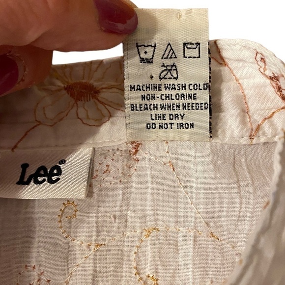 Lee Women’s Button Up Floral Bohemian Embroidered Long Sleeve Top. Size Large - Picture 8 of 11